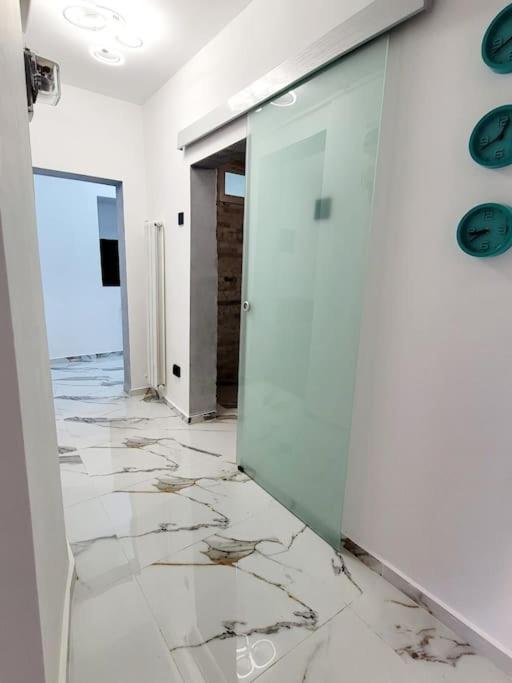 Modern Studio At Unirii Бухарест Екстер'єр фото