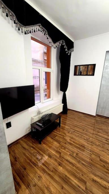 Modern Studio At Unirii Бухарест Екстер'єр фото