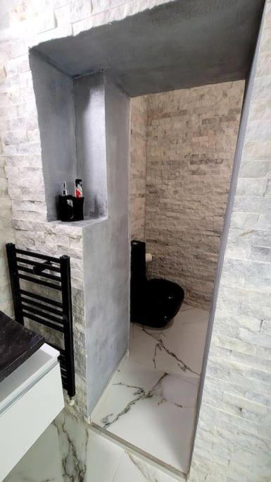 Modern Studio At Unirii Бухарест Екстер'єр фото